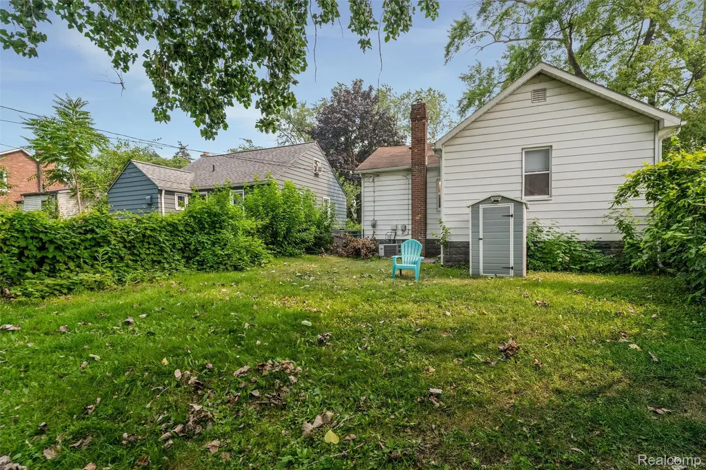 516 Orchard Avenue Hazel Park City MI 48030