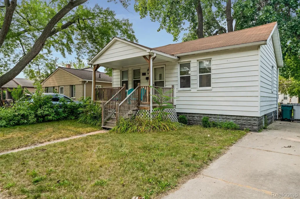 516 Orchard Avenue Hazel Park City MI 48030
