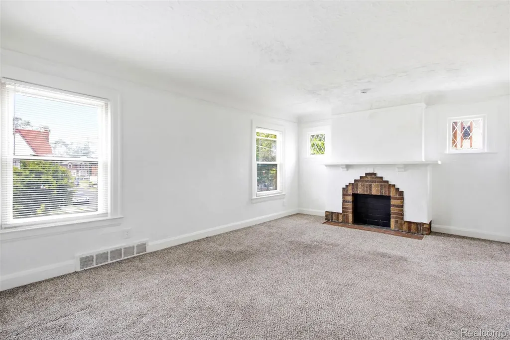 17214 Roselawn Street Detroit City MI 48221
