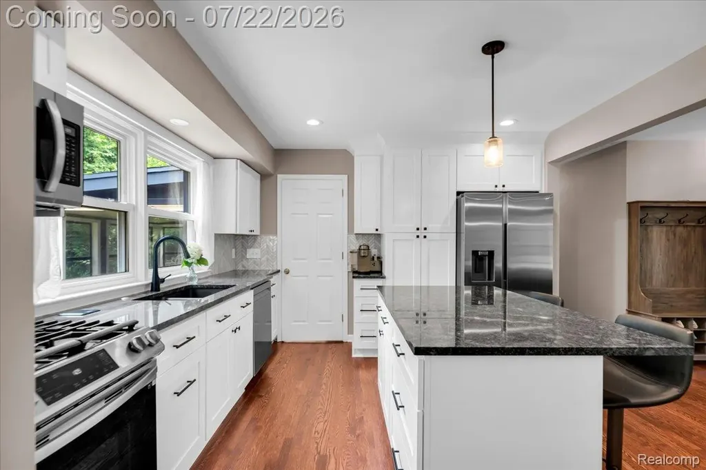 1591 E Maple Road Birmingham City MI 48009