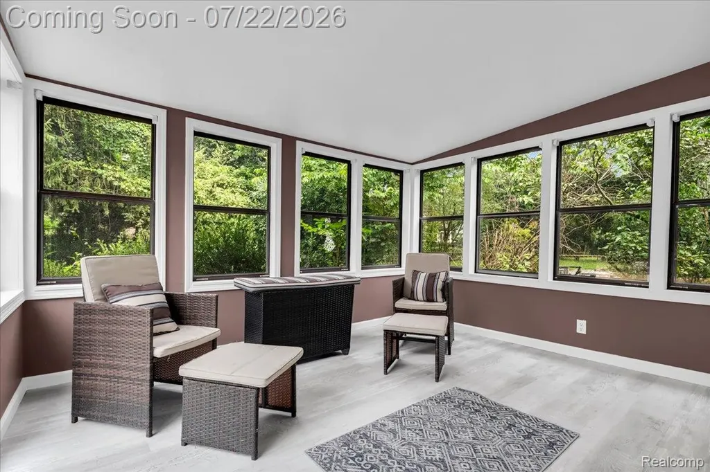 1591 E Maple Road Birmingham City MI 48009