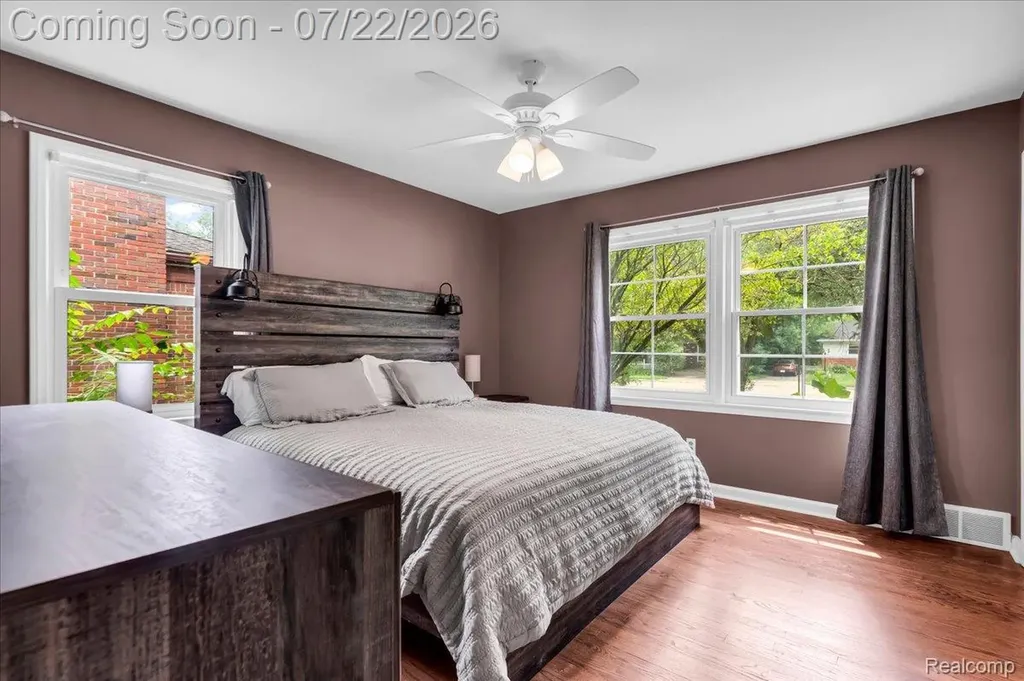 1591 E Maple Road Birmingham City MI 48009