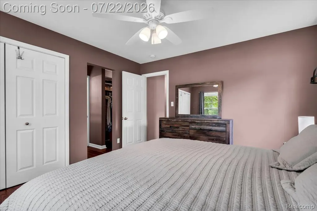1591 E Maple Road Birmingham City MI 48009