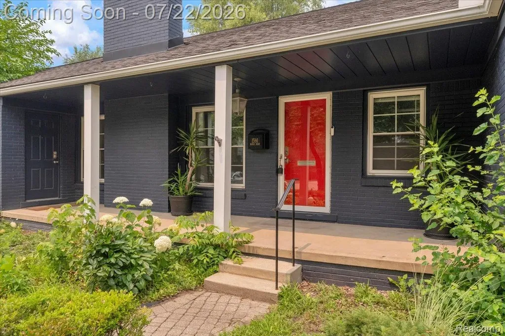 1591 E Maple Road Birmingham City MI 48009