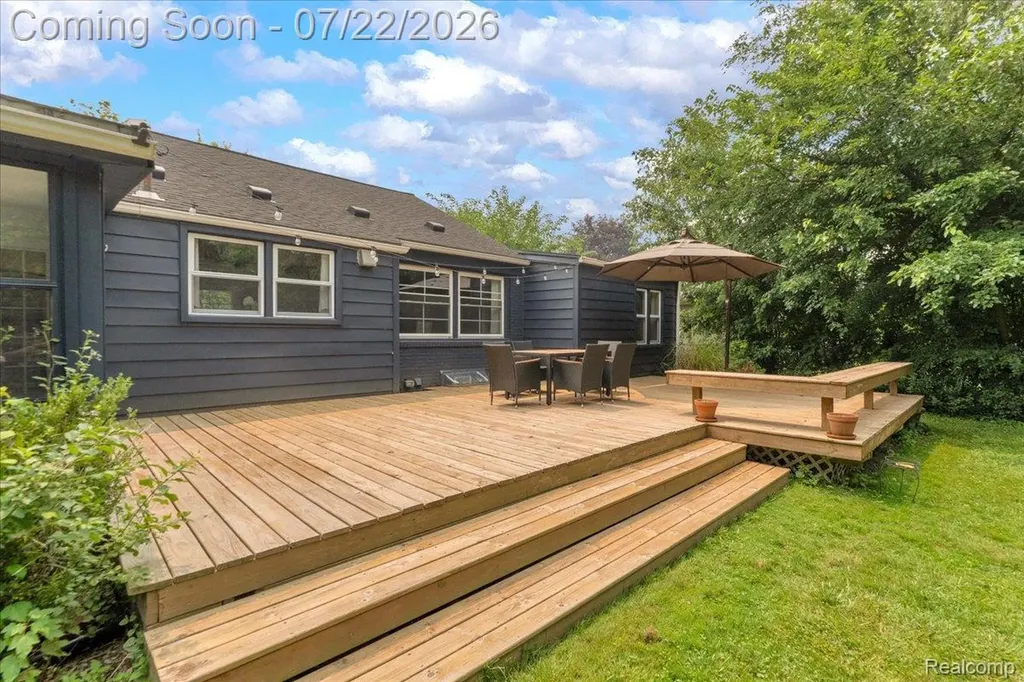 1591 E Maple Road Birmingham City MI 48009