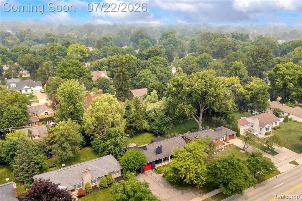 1591 E Maple Road Birmingham City MI 48009
