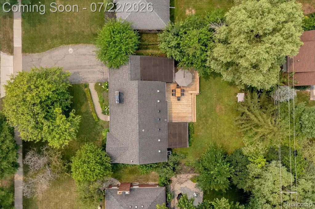1591 E Maple Road Birmingham City MI 48009