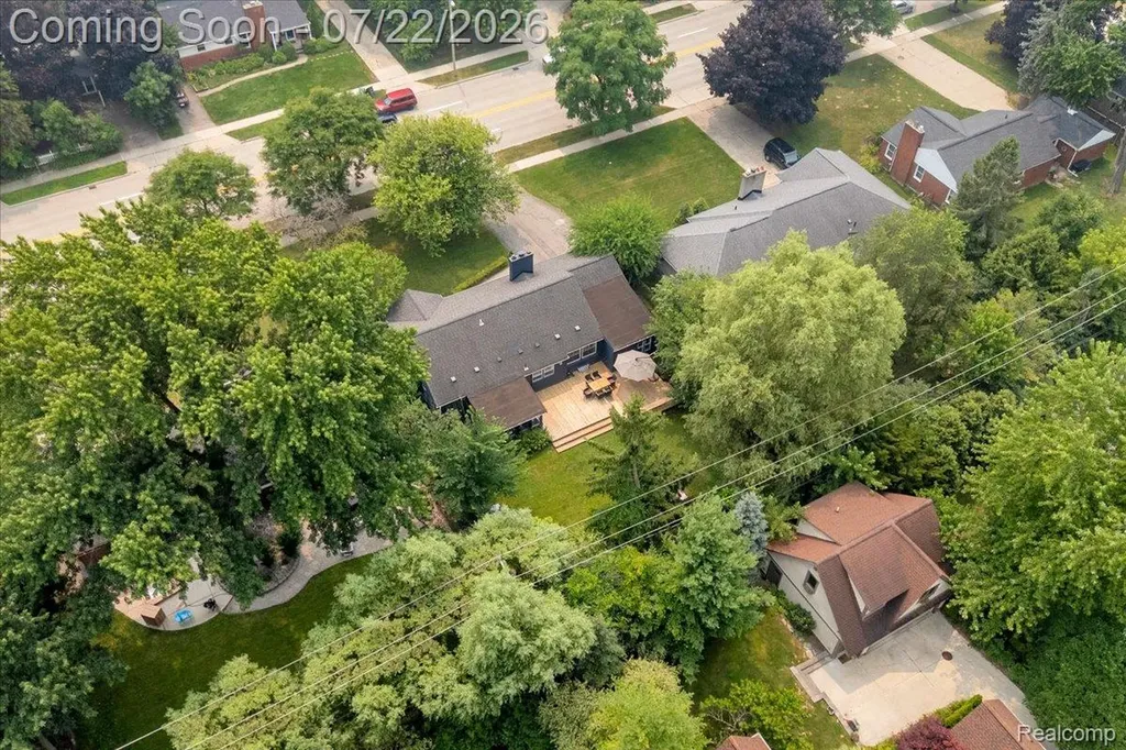 1591 E Maple Road Birmingham City MI 48009