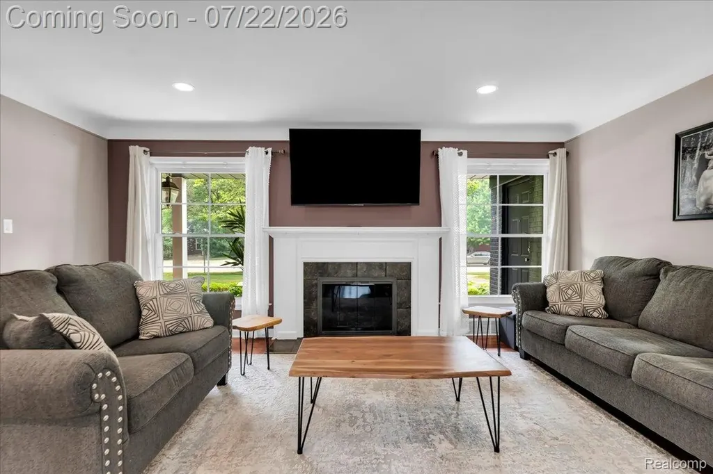 1591 E Maple Road Birmingham City MI 48009
