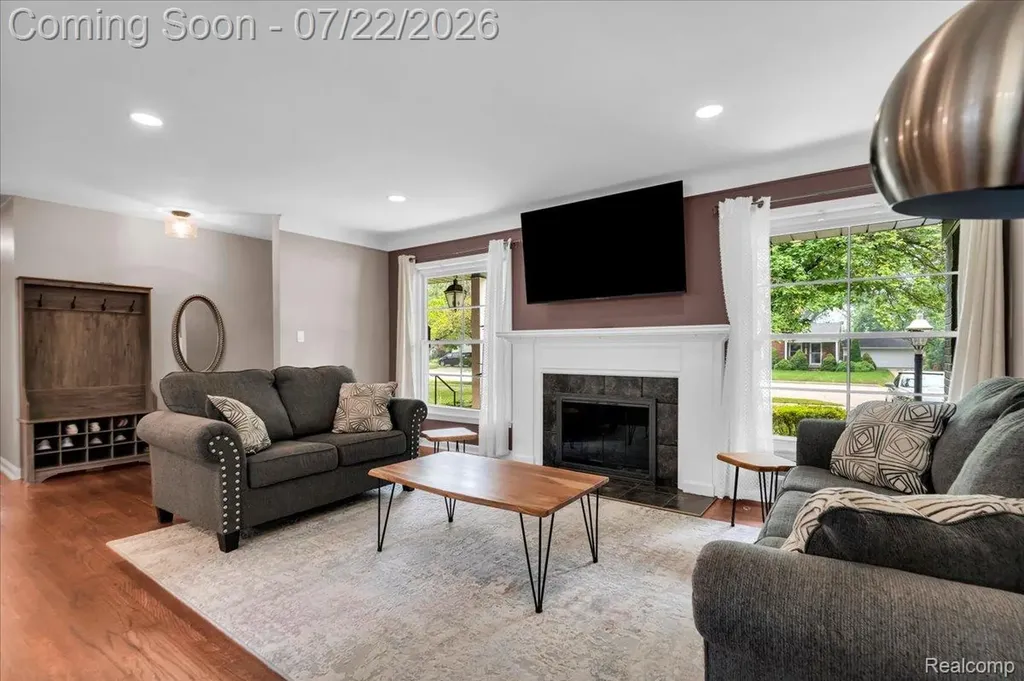 1591 E Maple Road Birmingham City MI 48009