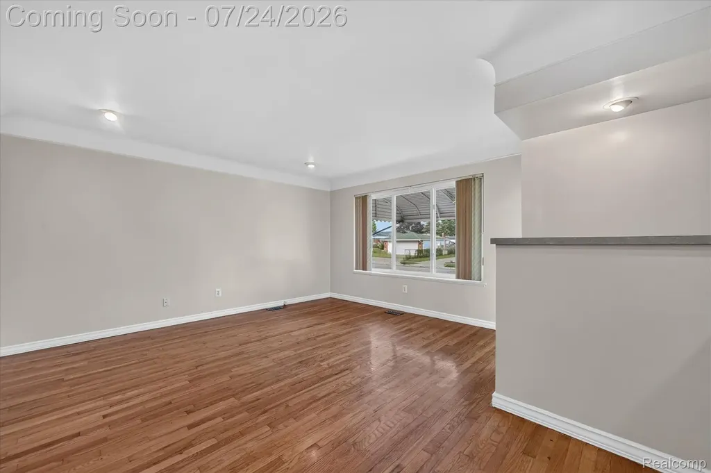 11252 Marsha Place Warren City MI 48089