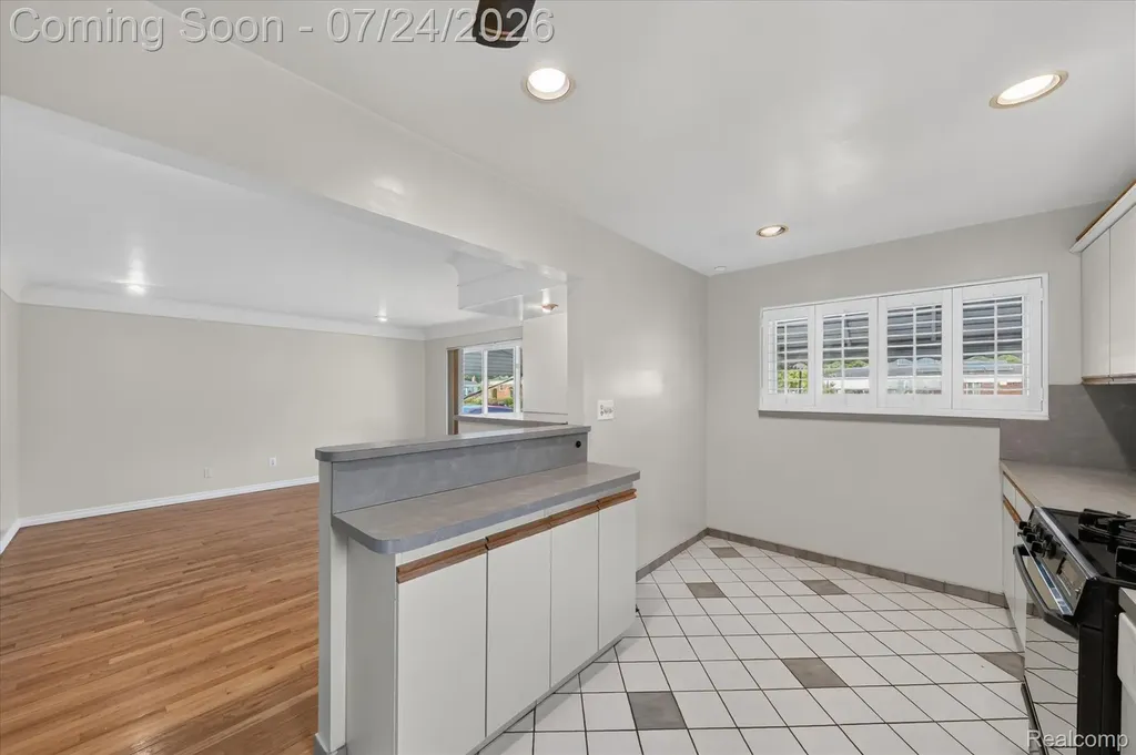 11252 Marsha Place Warren City MI 48089