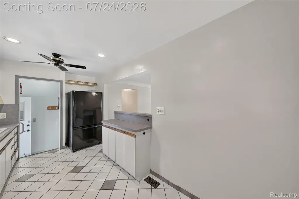 11252 Marsha Place Warren City MI 48089