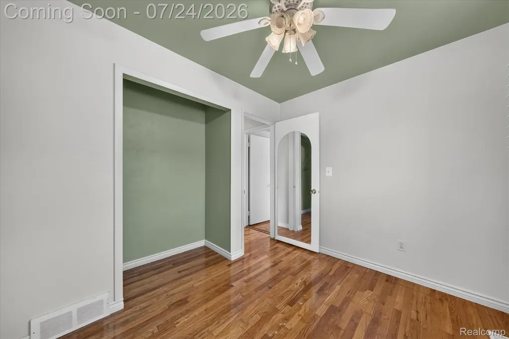 11252 Marsha Place Warren City MI 48089