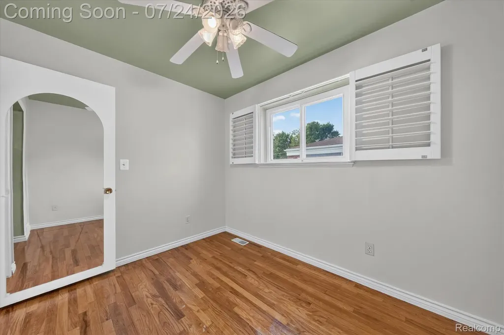 11252 Marsha Place Warren City MI 48089
