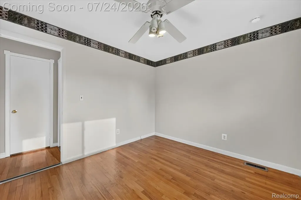 11252 Marsha Place Warren City MI 48089