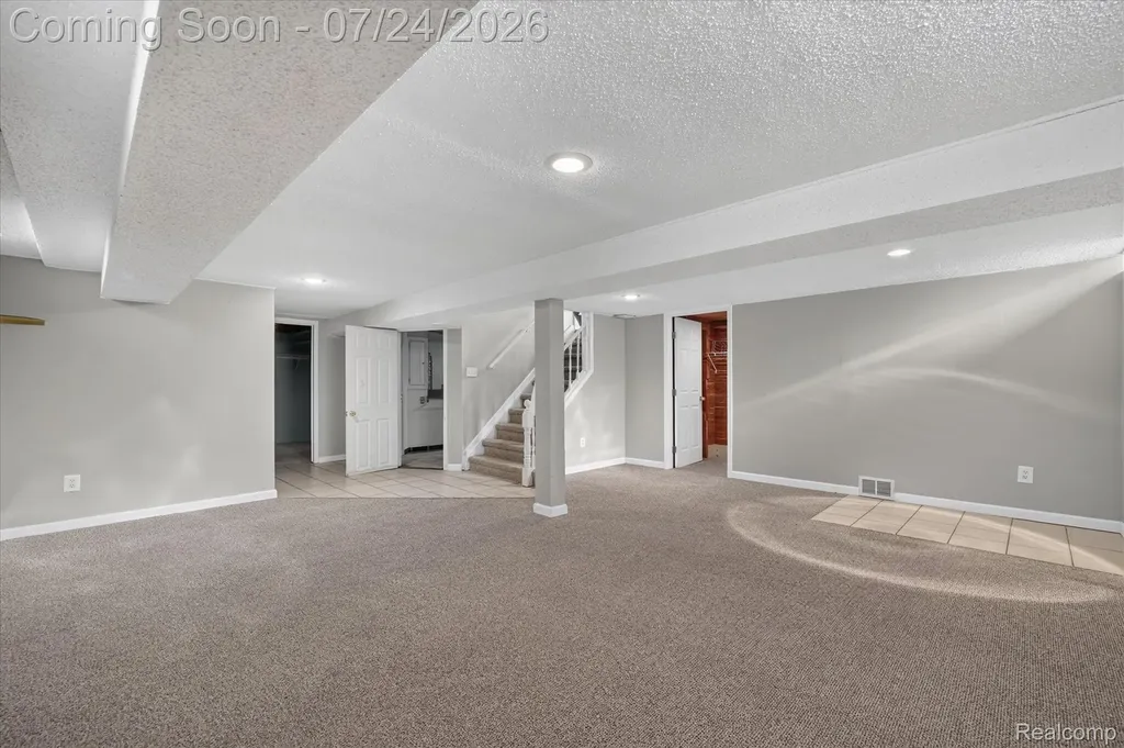 11252 Marsha Place Warren City MI 48089