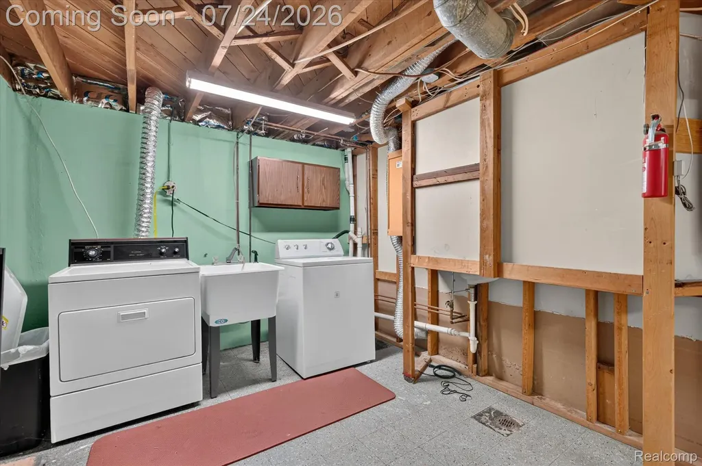 11252 Marsha Place Warren City MI 48089