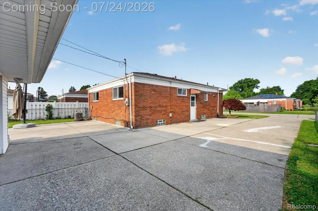 11252 Marsha Place Warren City MI 48089
