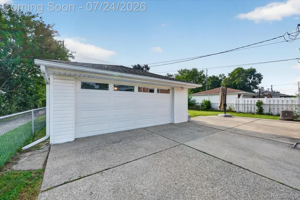 11252 Marsha Place Warren City MI 48089