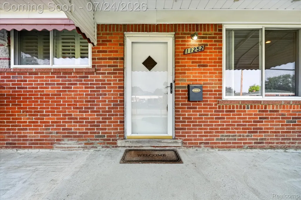 11252 Marsha Place Warren City MI 48089