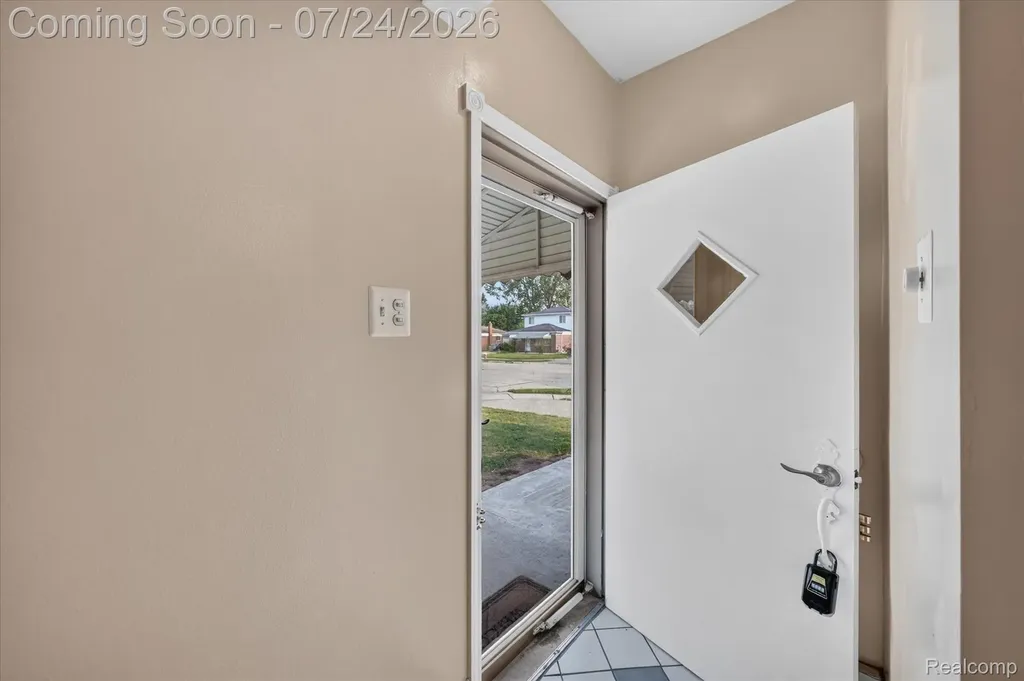 11252 Marsha Place Warren City MI 48089