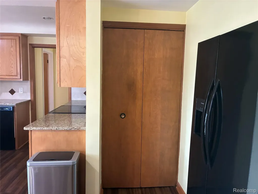 26644 Marilyn Avenue Warren City MI 48089
