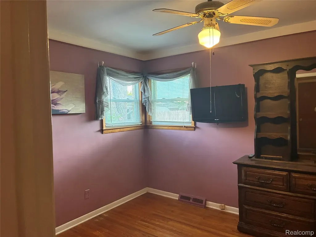 26644 Marilyn Avenue Warren City MI 48089