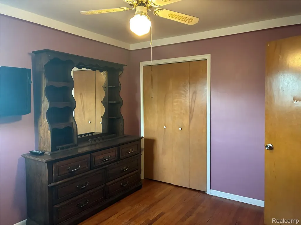 26644 Marilyn Avenue Warren City MI 48089