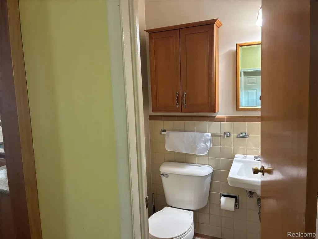 26644 Marilyn Avenue Warren City MI 48089