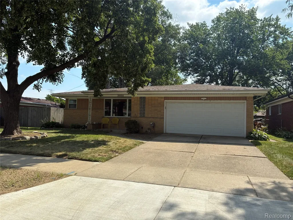26644 Marilyn Avenue Warren City MI 48089