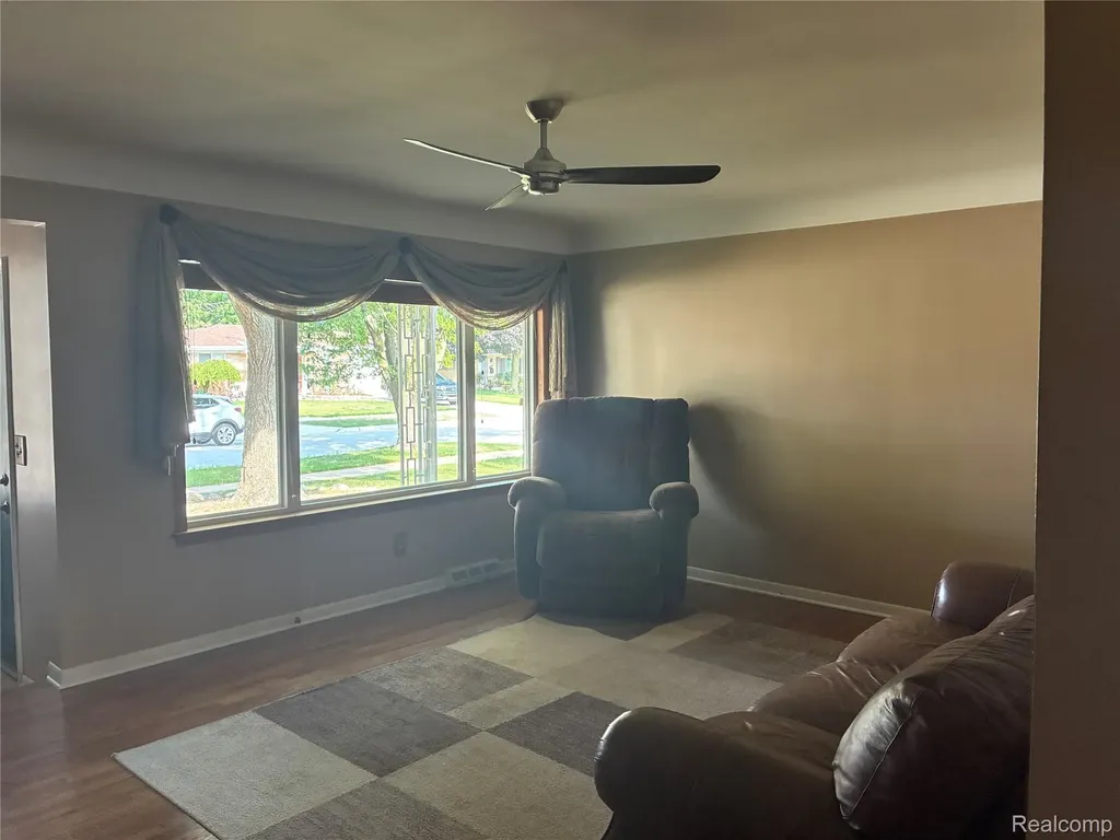 26644 Marilyn Avenue Warren City MI 48089