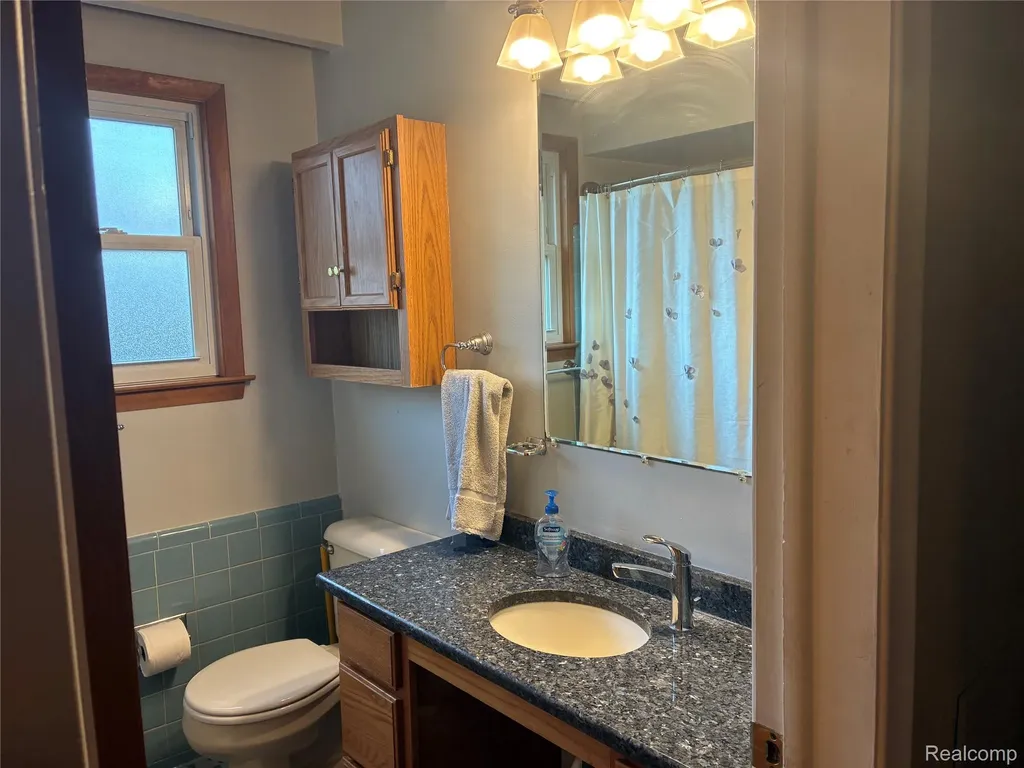 26644 Marilyn Avenue Warren City MI 48089