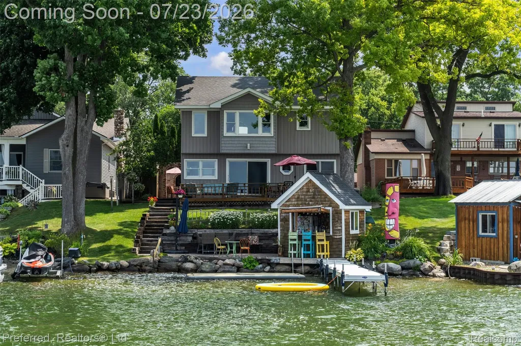 4337 Windiate Park Drive Waterford Charter Township MI 48329