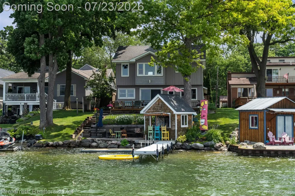 4337 Windiate Park Drive Waterford Charter Township MI 48329