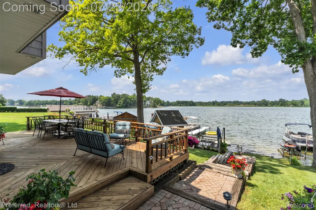 4337 Windiate Park Drive Waterford Charter Township MI 48329