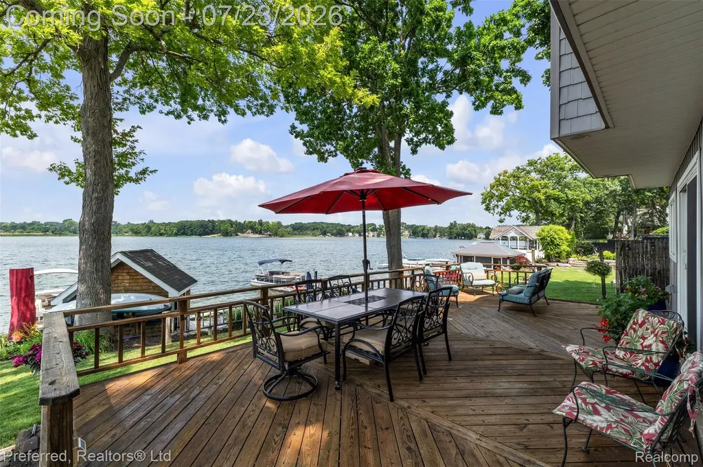 4337 Windiate Park Drive Waterford Charter Township MI 48329