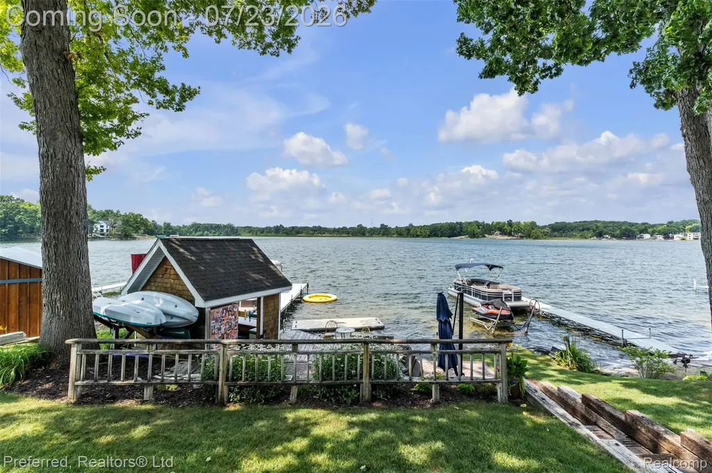 4337 Windiate Park Drive Waterford Charter Township MI 48329