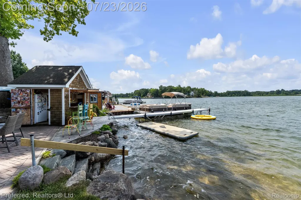 4337 Windiate Park Drive Waterford Charter Township MI 48329