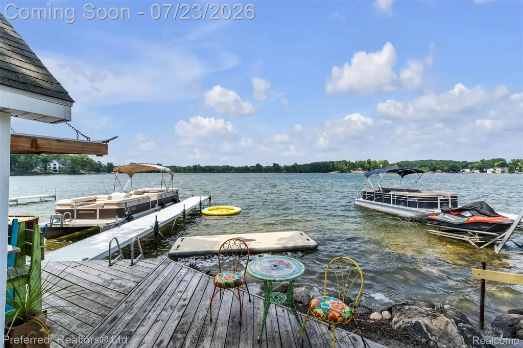 4337 Windiate Park Drive Waterford Charter Township MI 48329