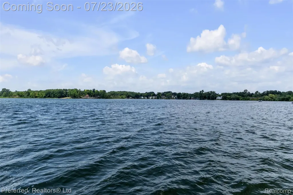 4337 Windiate Park Drive Waterford Charter Township MI 48329