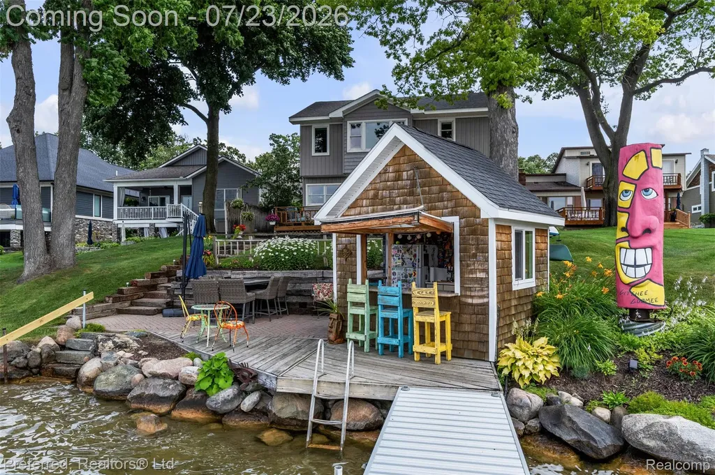 4337 Windiate Park Drive Waterford Charter Township MI 48329
