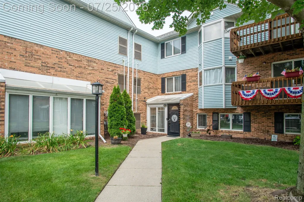 184 Pinewood Drive Plymouth City MI 48170