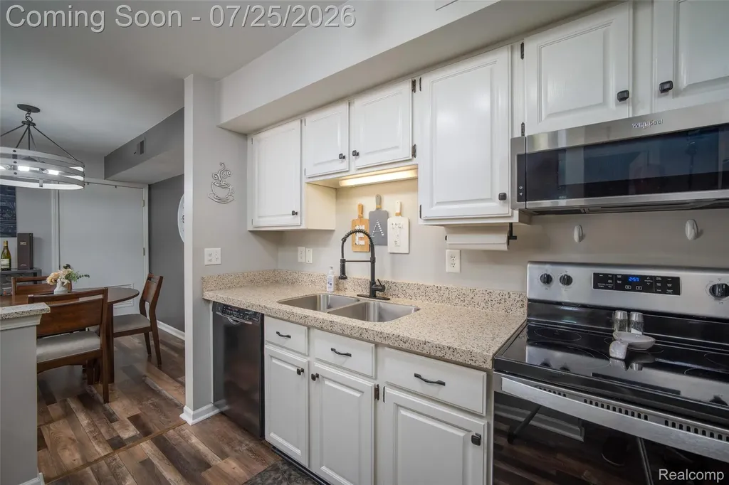 184 Pinewood Drive Plymouth City MI 48170