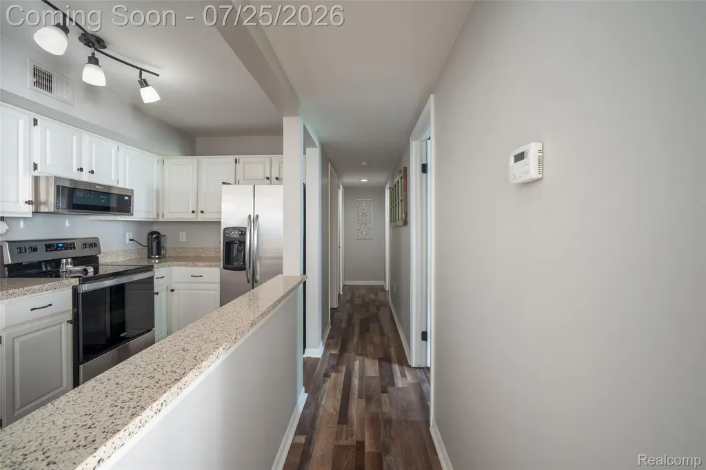 184 Pinewood Drive Plymouth City MI 48170