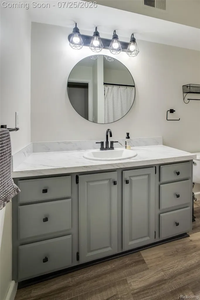 184 Pinewood Drive Plymouth City MI 48170