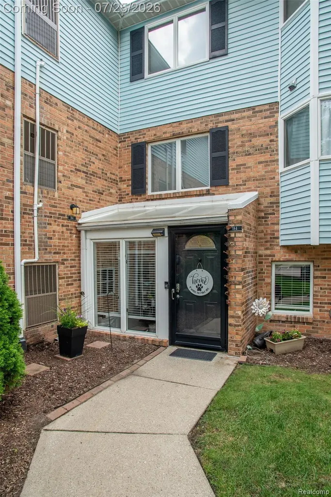 184 Pinewood Drive Plymouth City MI 48170