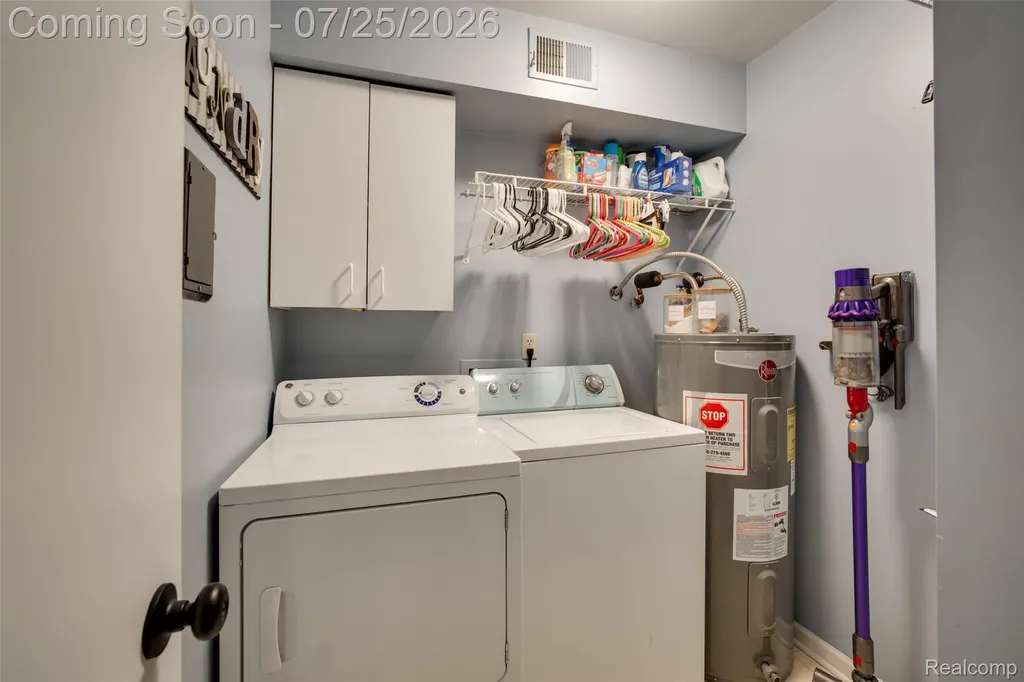 184 Pinewood Drive Plymouth City MI 48170