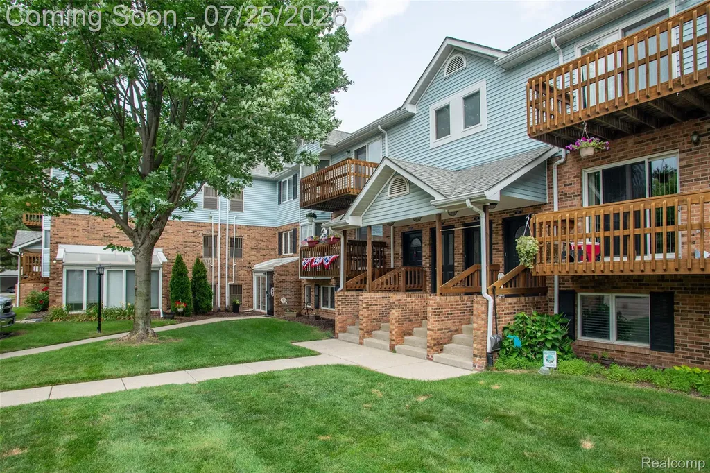 184 Pinewood Drive Plymouth City MI 48170