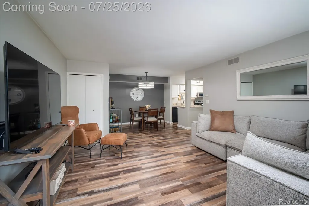 184 Pinewood Drive Plymouth City MI 48170